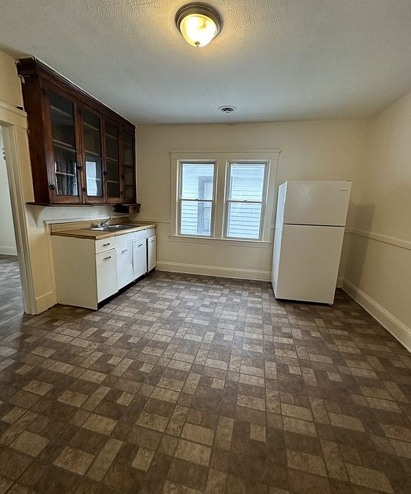 1st image of 2023 W 105th St #Up