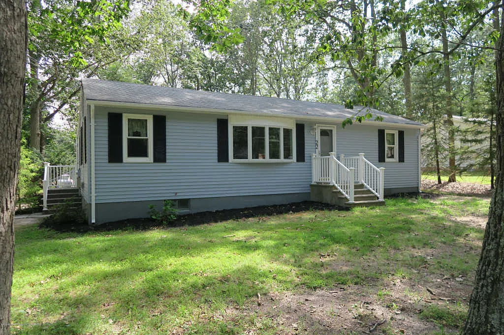 22 Kenyon Dr photo 1