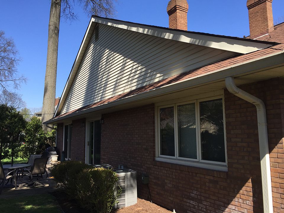 2nd image of 930 S Denwood St