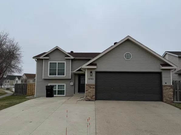5743 18th St S, Fargo, ND 58104