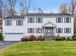 550 Warren Ave, Thornwood, NY 10594