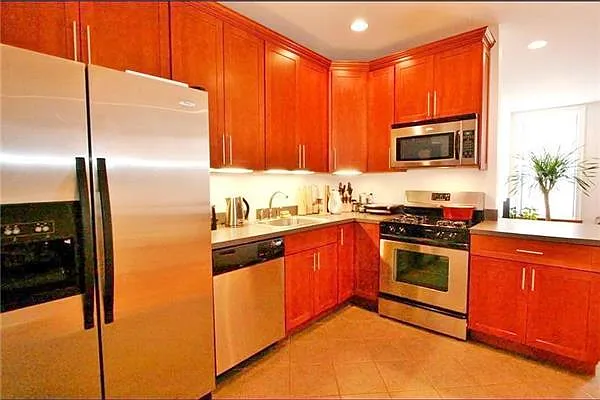 Rented by R New York | media 22