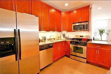 Rented by R New York