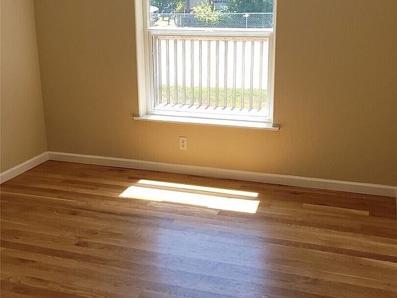 5th image of 13004 213th Avenue Ct E