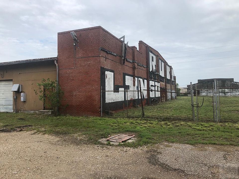 1st image of 4702 Winnie St