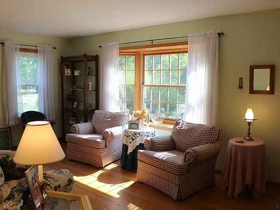 3rd image of 37 Fane Ct
