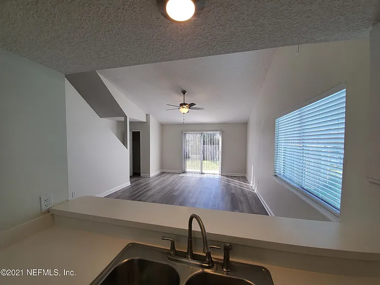 1024 Snug Harbour Ct — Photo 12