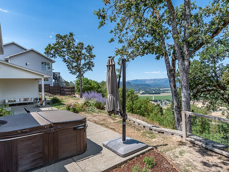 355 Ridgecrest Dr — Photo 6