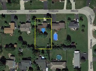 265 W Fuller Dr, Waterman, IL 60556