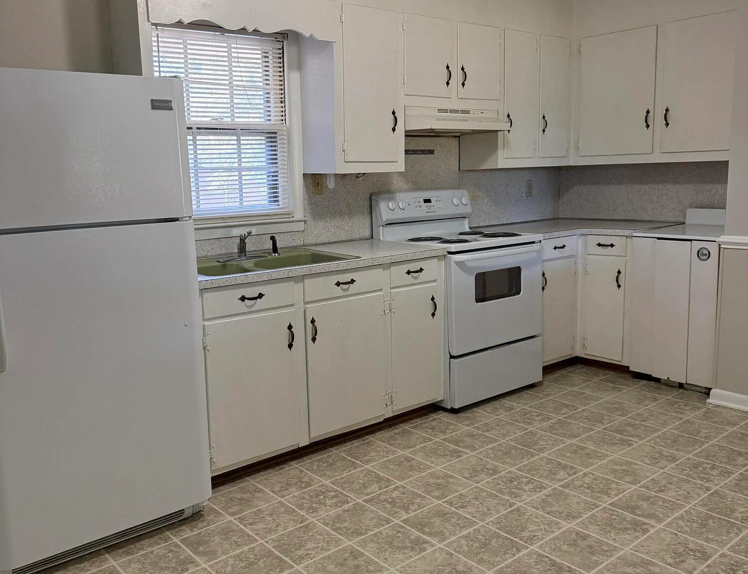 1 bed, 1.0 bath, $800 — Photo 2
