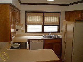 3rd image of 36017 Lyndon St