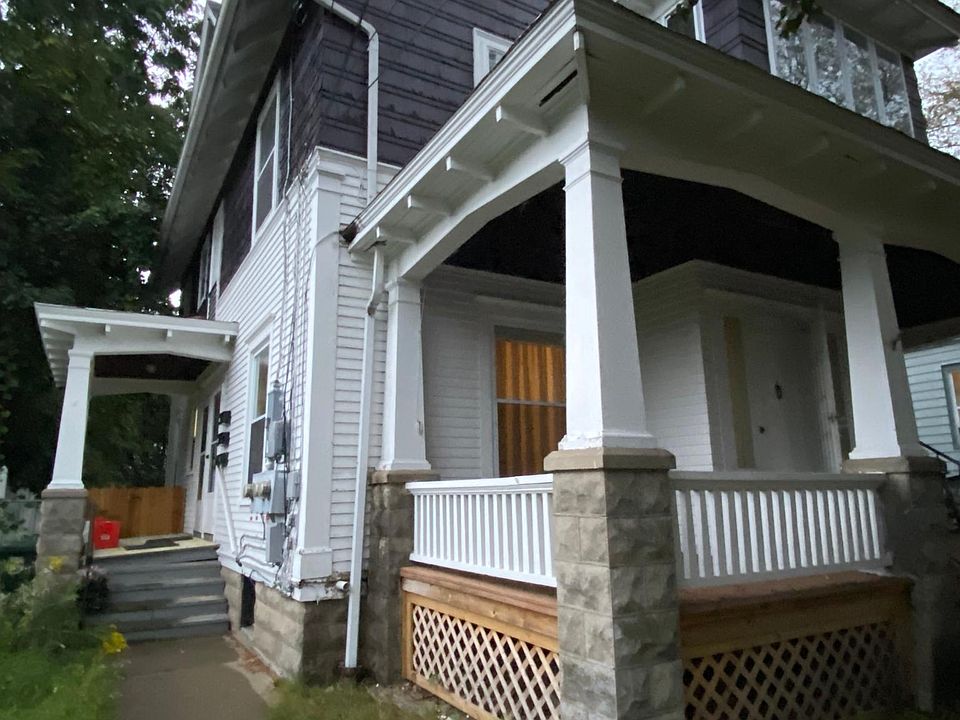 Entrance on the left side