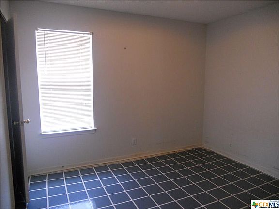 5th image of 2307 Huckleberry Dr