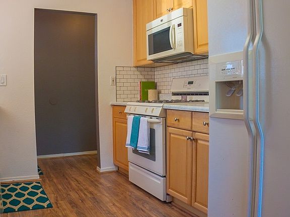 3rd image of 1725 Avocado Dr