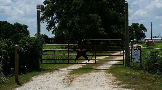 2nd image of 2776 County Road 303