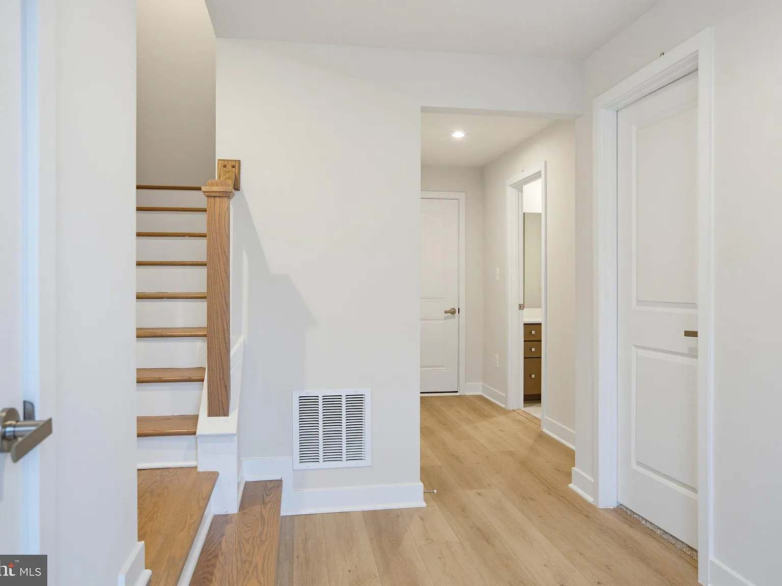 4 bed, 3.5 bath, 2255 sqft, $3,600 — Photo 3