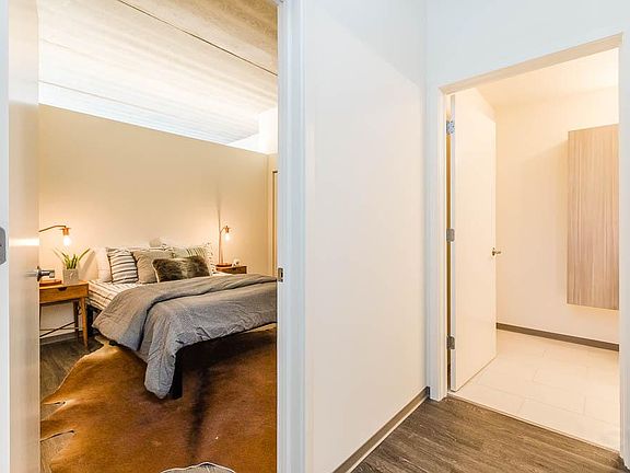 4th image of 1918 N Milwaukee Ave #1BR