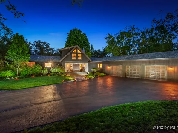 3804 Ridge Rd, Spring Grove, IL 60081