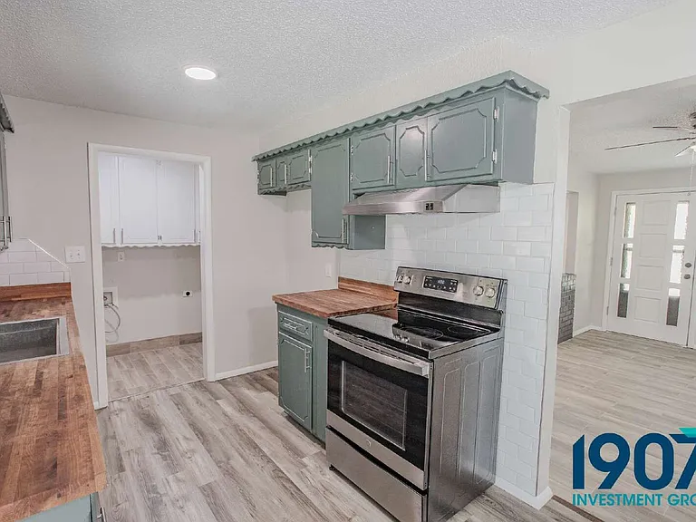 725 Butler St — Photo 10