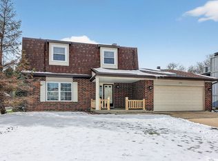 1542 Castlewood Dr, Wheaton, IL 60189