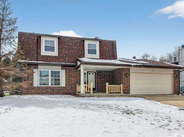 1542 Castlewood Dr, Wheaton, IL 60189