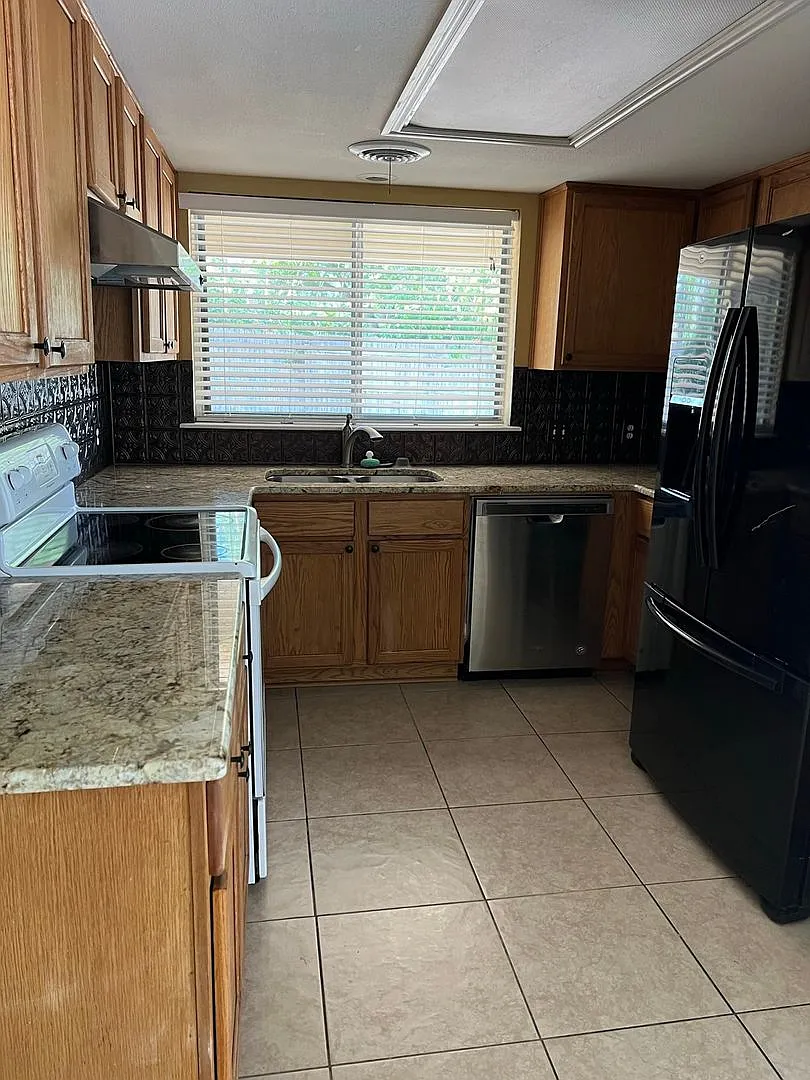 Great Southside Home — Photo 4