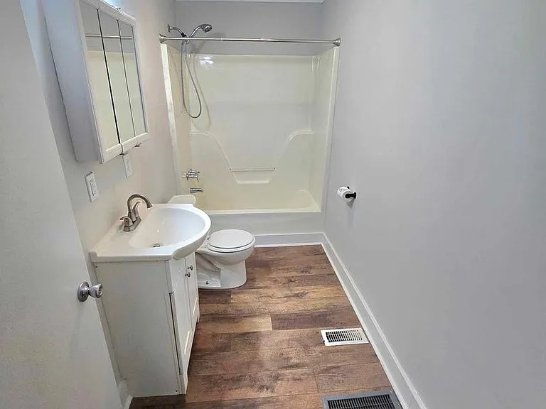 45 B St SW — Photo 7