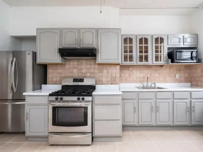 19 Hague St #1 — Photo 4