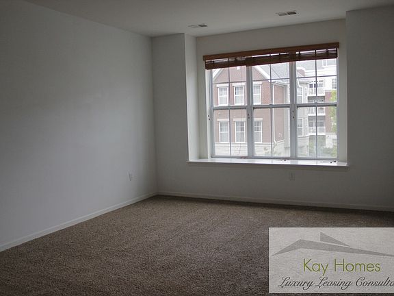 3rd image of 3930 S Lake Dr