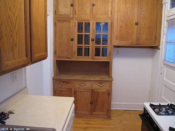 3rd image of 1478 W Byron St #1115