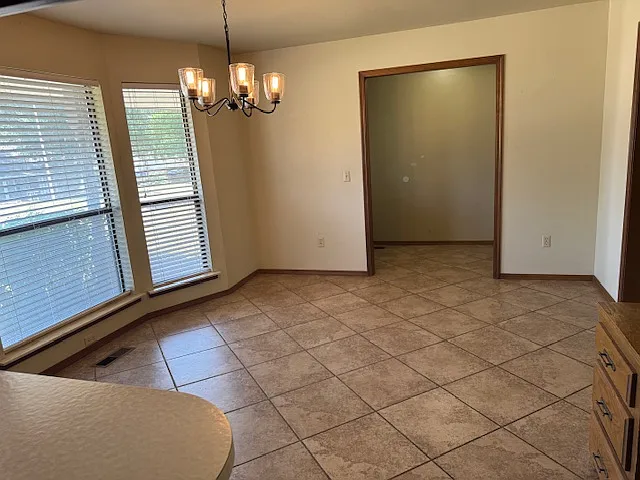 2118 N Crescent Dr — Photo 6