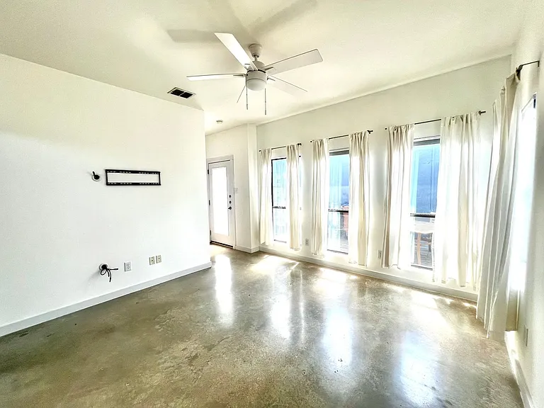 5900 Toscana Ave — Photo 12