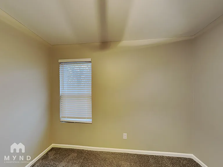 3385 Reynard Rd — Photo 15