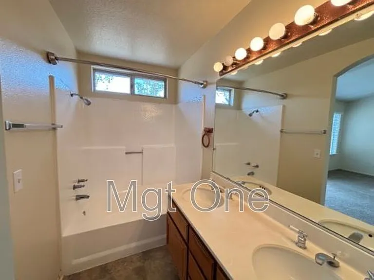 12780 Pan Am Blvd — Photo 14