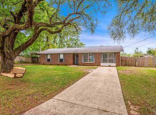 4722 Live Oak Ln, Pace, FL 32571