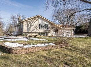 3220 S Ventura Dr, New Berlin, WI 53151