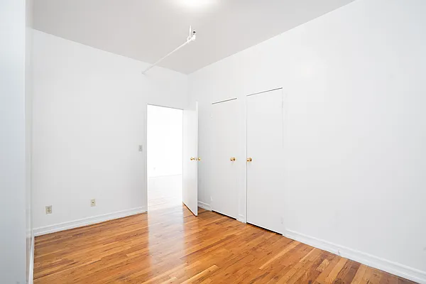 Rented by Waldstar Real Estate LLC | media 14