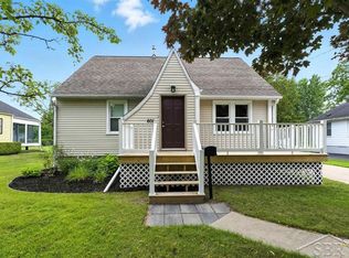 605 Scheurmann St, Essexville, MI