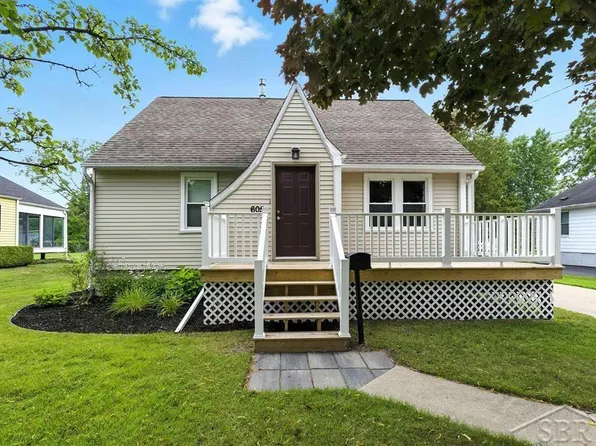 605 Scheurmann St, Essexville, MI 48732