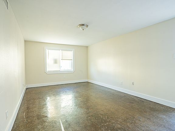 3rd image of 1944 Philip St #1A
