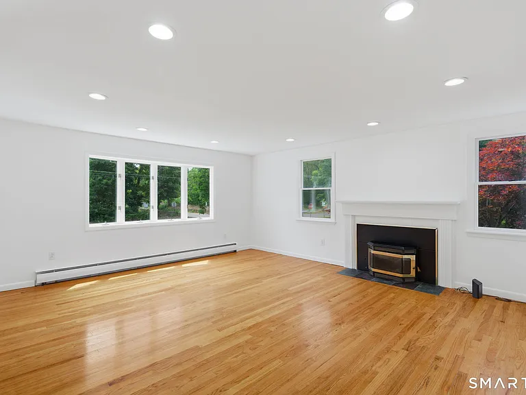60 Hoffman Rd — Photo 10