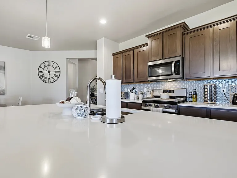 501 Montecito Dr — Photo 10