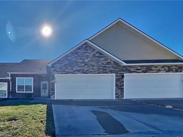 1419 S 3rd St E, Louisburg, KS 66053