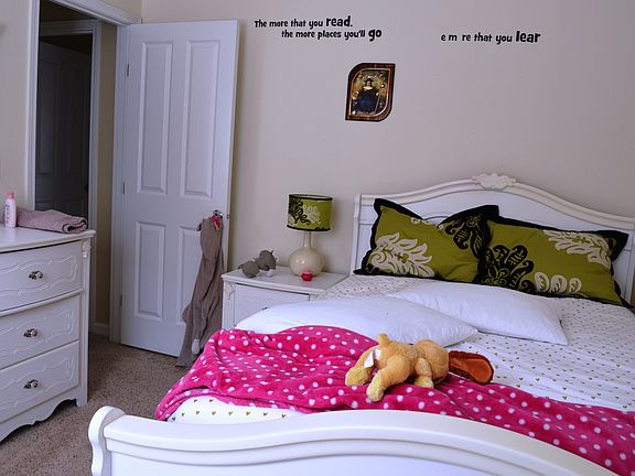 3rd image of 4428 Edgewater Blvd NE