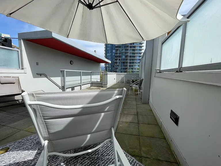 Dunsmuir St — Photo 17