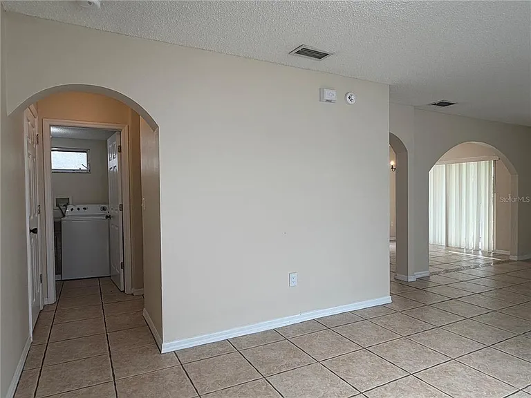 758 Burlwood St — Photo 10
