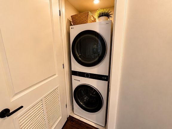 5th image of 2136 W Belmont Ave #3