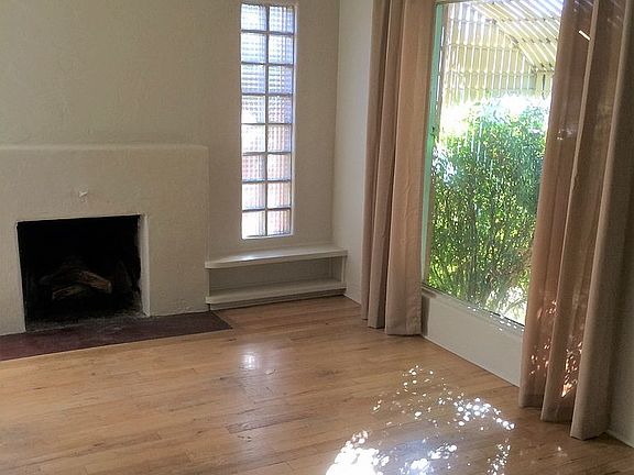 2nd image of 242 Carlisle Blvd NE