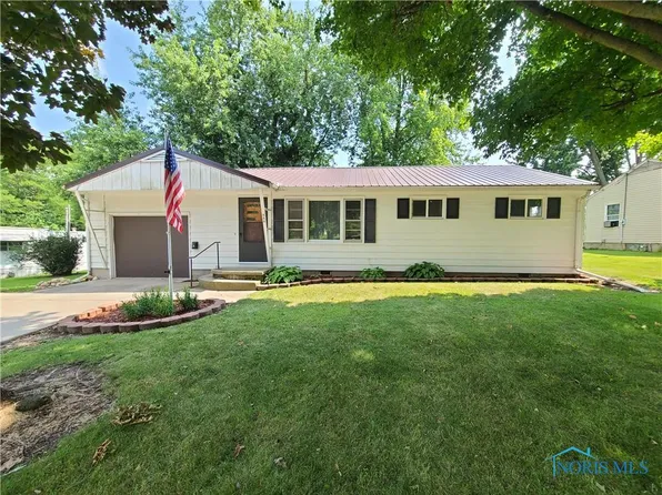 404 E Jackson St, West Unity, OH 43570