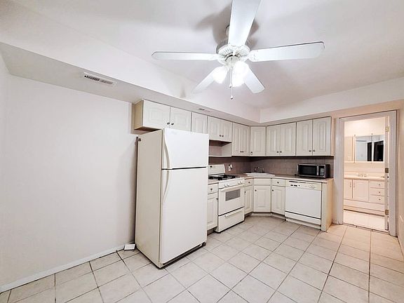 3rd image of 389 Grantwood Ave Floor 1